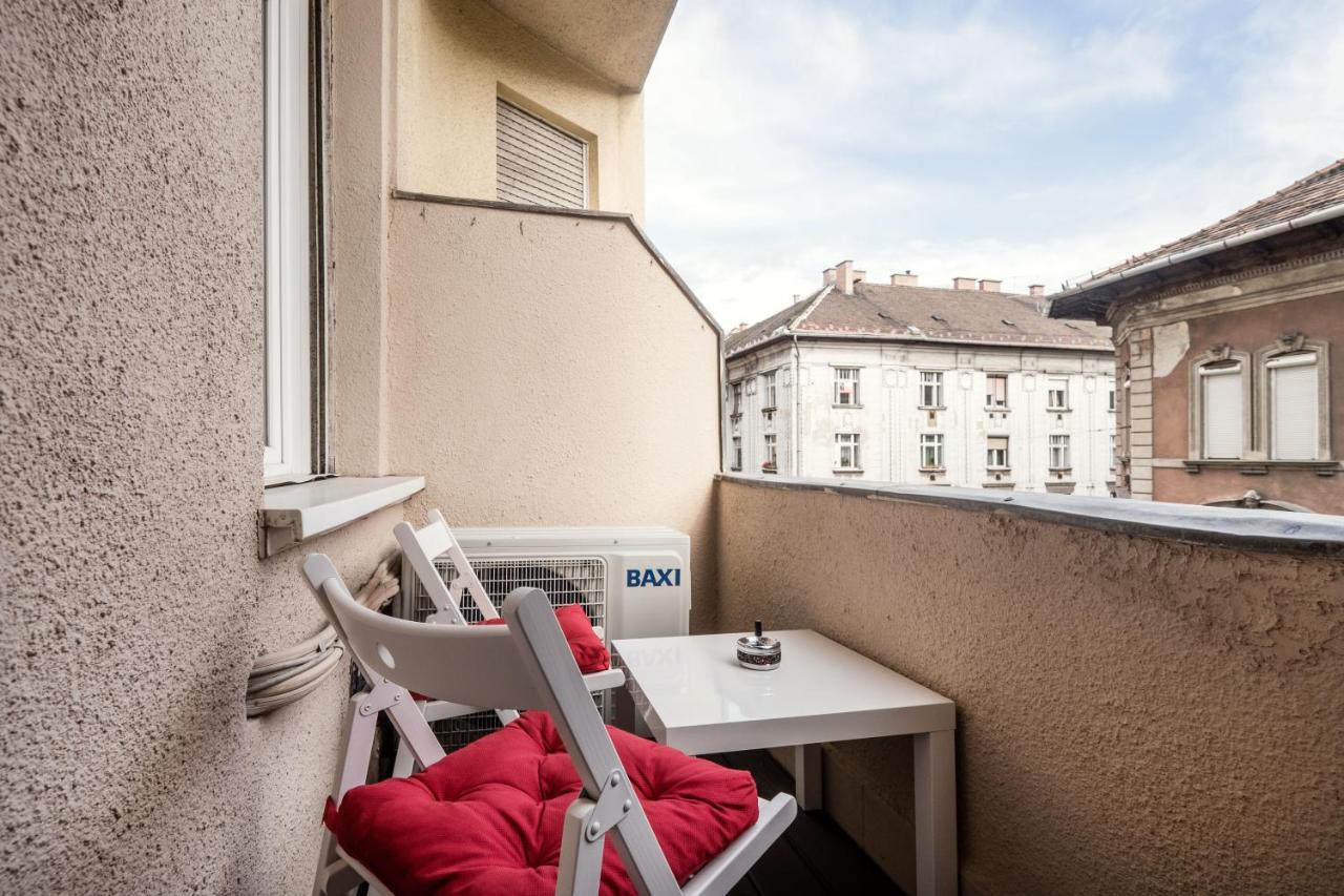 Jacuzzi And Privacy In English Style In The Heart Of The City Apartment Budapesta Exterior foto